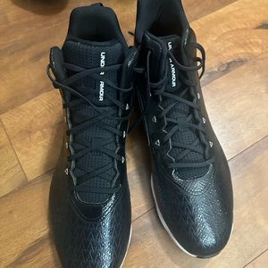 NEW-Size 15 Under Armor Football Cleats